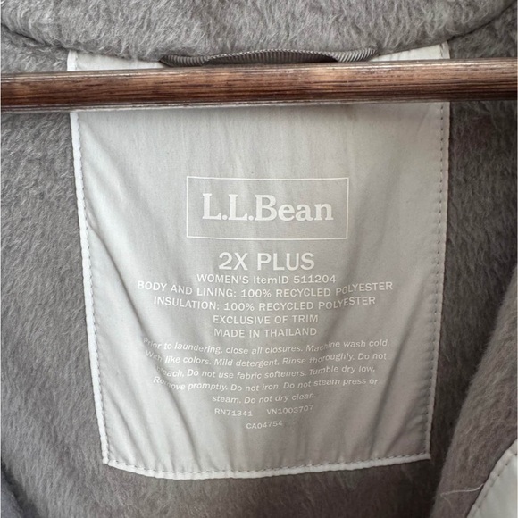 L.L. Bean Women's 2XL Primaloft Coat with Fleece Lining - Picture 7 of 15